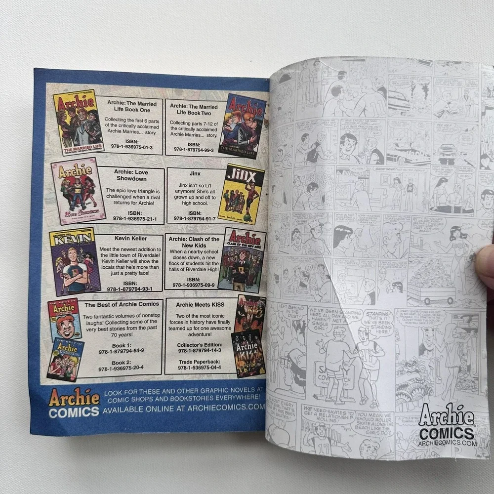 Collectibles Archie Comics Book Two & 2 Double Digest‎ Book 16 & 222